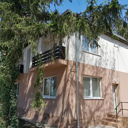 Hullam Panzio Bed & Breakfast