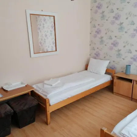 Hullam Panzio Bed & Breakfast