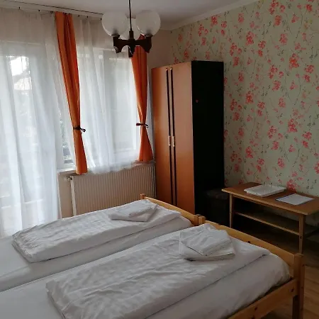 Hullam Panzio Bed & Breakfast *