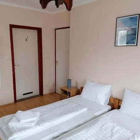 Hullam Panzio Bed & Breakfast *