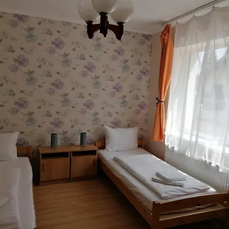 Hullam Panzio Bed & Breakfast *