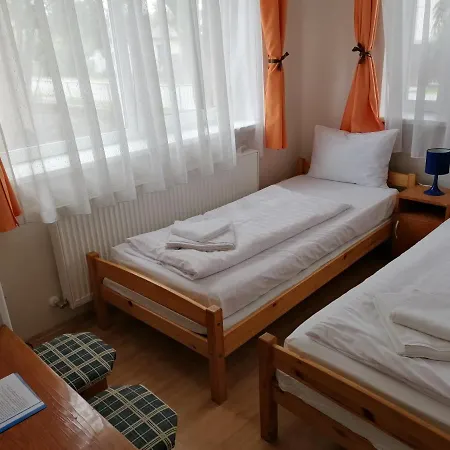 Hullam Panzio Bed & Breakfast Hajduszoboszlo