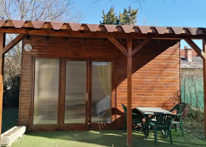 Hullam Panzio Bed & Breakfast