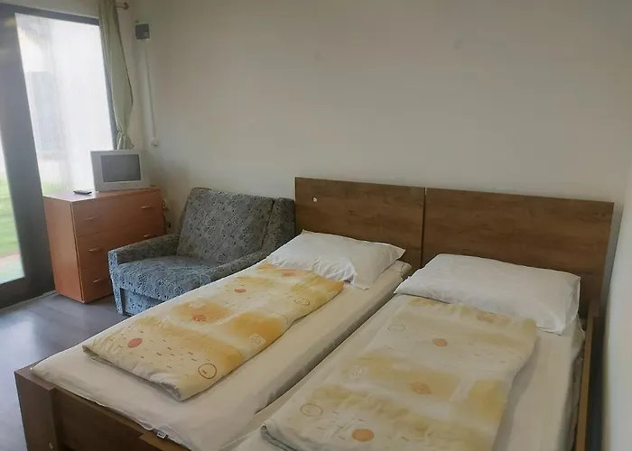 Hullam Panzio Bed & Breakfast *