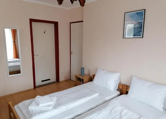 Hullam Panzio Bed & Breakfast *